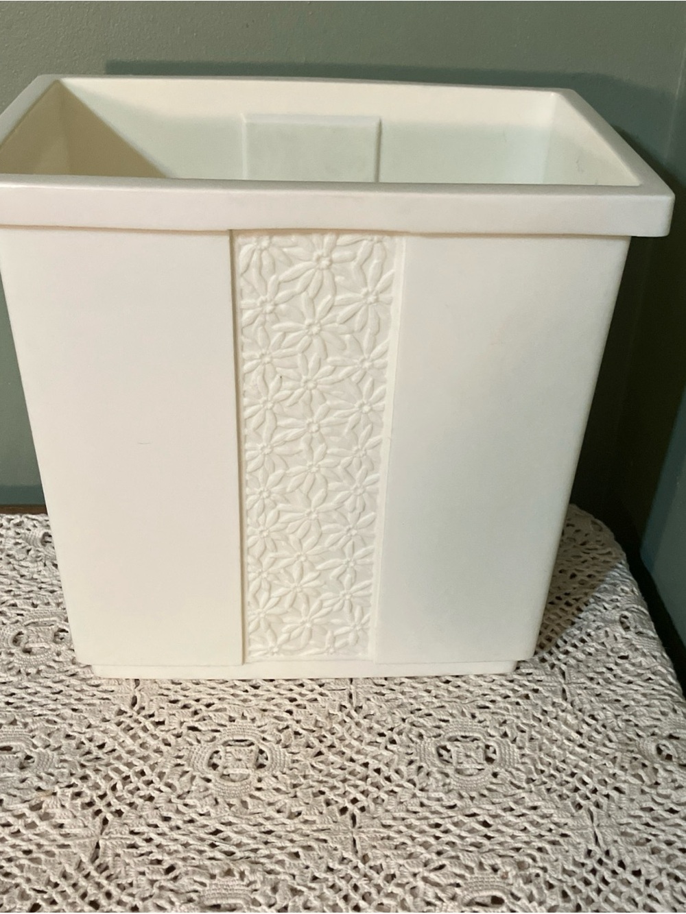 Vintage Fresco Plastic Trash Can Waste Basket White Flowers